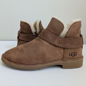 UGG McKay Sheepskin Suede Ankle Boots Bootie WOMEN'S 8.5 Chestnut Fur Shearling